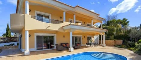 Luxury 4 bedroom villa just a few minutes drive from Vale do Lobo A420 - 1