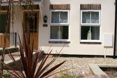 Farriers Cottage  - 2BR Townhouse by the sea in the heart of Bridlington