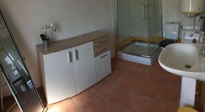 BÉDARRIDES vacation rental house for rent 2 bathrooms