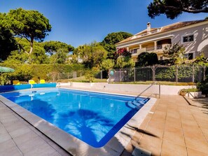 Fabulous villa with fenced pool only 10 minutes walk to Vale do Lobo beach A624 - 2