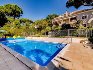 Fabulous villa with fenced pool only 10 minutes walk to Vale do Lobo beach A624 - 2