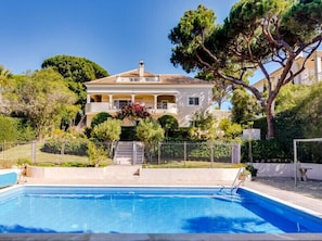 Fabulous villa with fenced pool only 10 minutes walk to Vale do Lobo beach A624 - 4