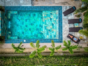 Relax Poolside!