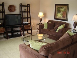 Living  Room with flat panel TV