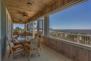 Gulf_Front_Deck_Dining