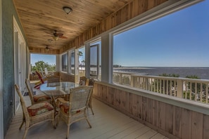 Gulf_Front_Deck_Dining