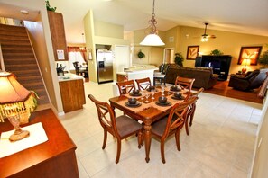 Dining area seats 6