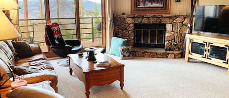 Large, cozy common area with stunning mountain view