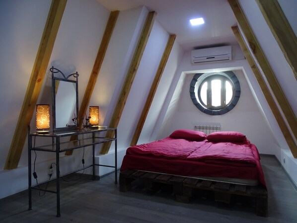 bedroom with porthole