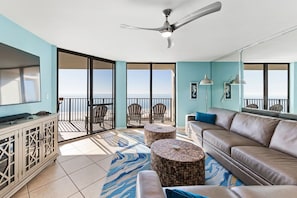 Family room with access to the balcony.