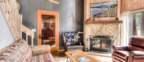 Living room w/ Smart TV (Roku, Amazon FireStick, Apple) & wood fireplace