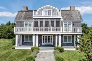 Nautical-Inspired Luxury Retreat Near South Beach