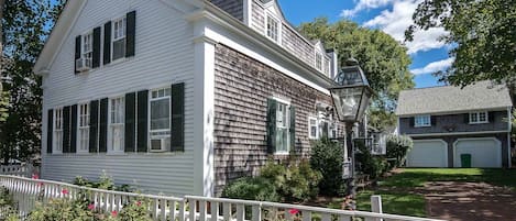 Classic Colonial In The Heart Of Edgartown Village