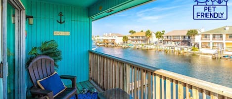 Lovely balcony area that over looks the water