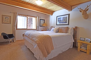 Master bedroom: King bed