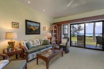 Ground Floor Ease w/Lanai, Full Kitchen, Ceiling Fans, WiFi, TV+DVD–Kaha Lani 112