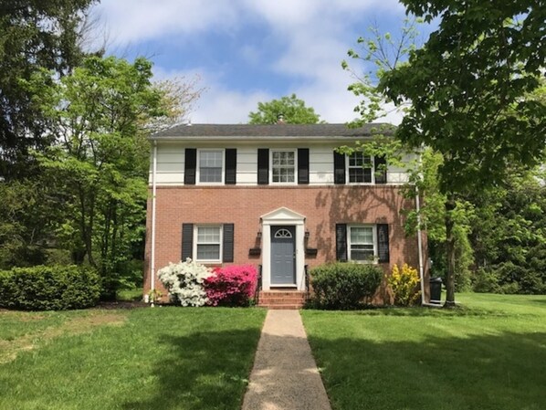 A Beautiful Princeton 2 BR Condo on the second floor