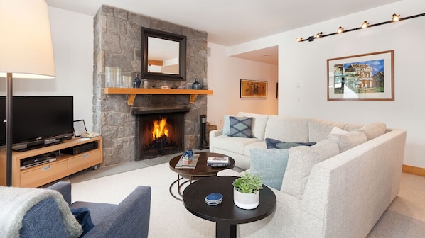 Cozy living room with stone faced fireplace