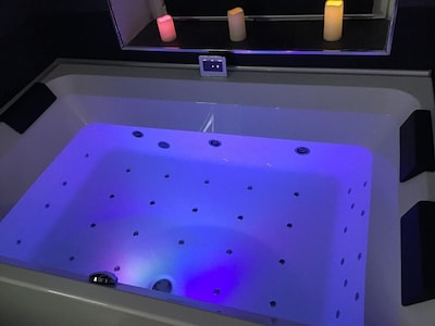 Sparadise Lille, hypercentre, jacuzzi, T1 28m², modern and design, Relaxation