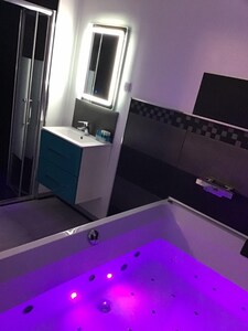 Sparadise Lille, hypercentre, jacuzzi, T1 28m², modern and design, Relaxation
