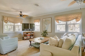 Living room with plenty of flexible seating!