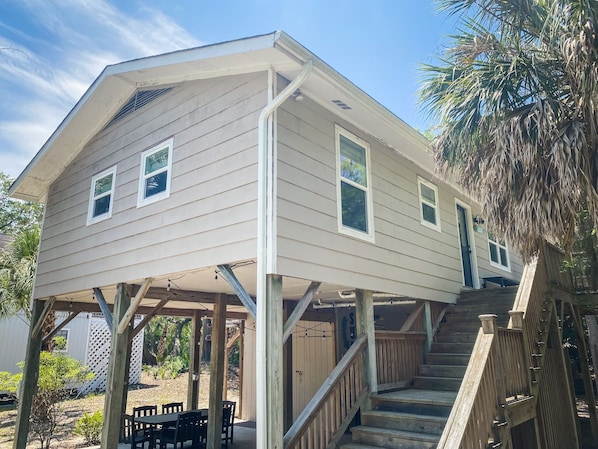 So much outdoor space! Deck to entry stairs which land on another deck & seats!