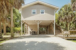 Welcome to our Edisto Beach Cottage, a hidden gem tucked among Historic Oaks!