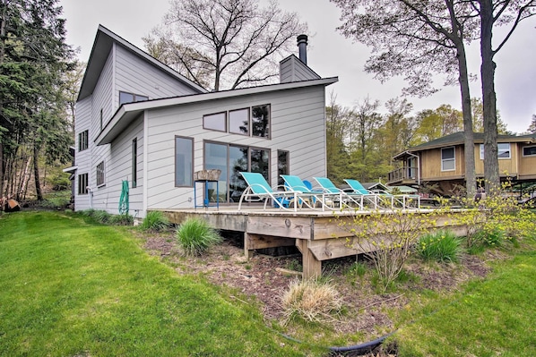 This 5 bedroom, 2.5-bath vacation rental offers plenty of space for guests!