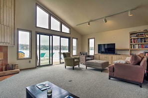 Enjoy majestic lake views right from the comfortable living room.