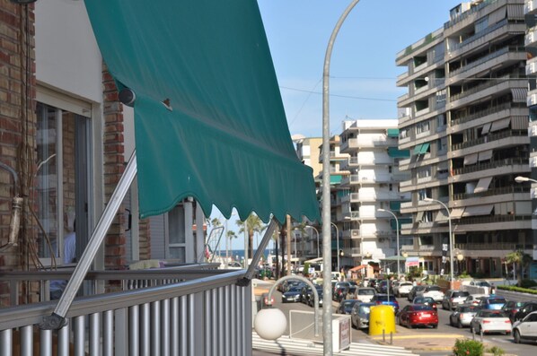 Sea view at rear