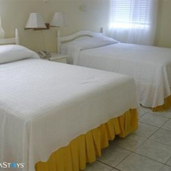 2 Double Beds