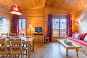 This triplex chalet offers the perfect retreat after a great day (PLEASE NOTE that views vary).