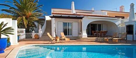 Five Bedroom villa beside the Praca in Vale do Lobo T129 - 1