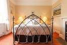 King sized bed in Fauconberg bedroom