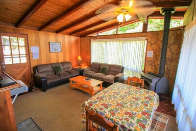 Waterfront cottages  deluxe 3 bedroom near muskoka  Pet Friendly  in Sunny Point Resort