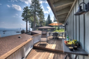 Back balcony w/ BBQ grill, lake views!