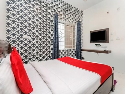 Glorious Rooms Stay near Hebbal Railway Station