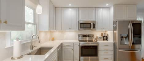 Fully stocked kitchen with upgraded appliances!