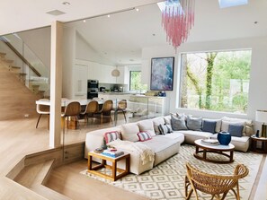 Living/dining area