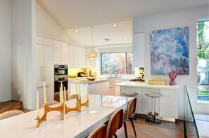 dining area/kitchen