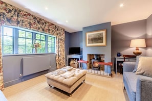 Brook Cottage Living Room - StayCotswold