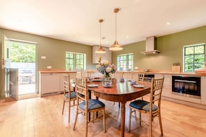 Brook Cottage Kitchen - StayCotswold