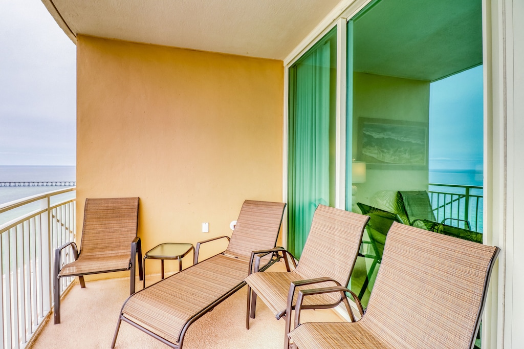 Updated, beachfront condo with pool, hot tub & gym - Panama City Beach