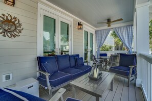 Front Porch with Plenty of Seating