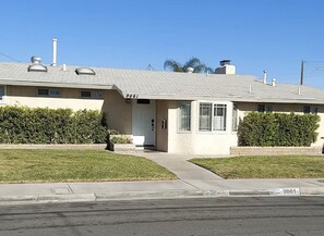 Large 4 bedroom 2 bathroom single story house on a huge corner estate sized lot