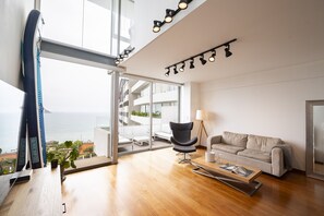 Large Windows with breathtaking views of the Pacific Ocean.