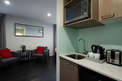 Ascot Budget Residences - Close to Brisbane Airport & Racecourses