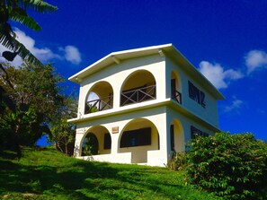 Cottages 'Lookout' and 'Wood'.