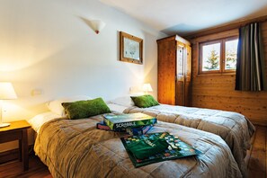 The bedroom features 2 Single beds.