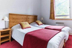 There are a variety of bedding options in the third sleeping area!